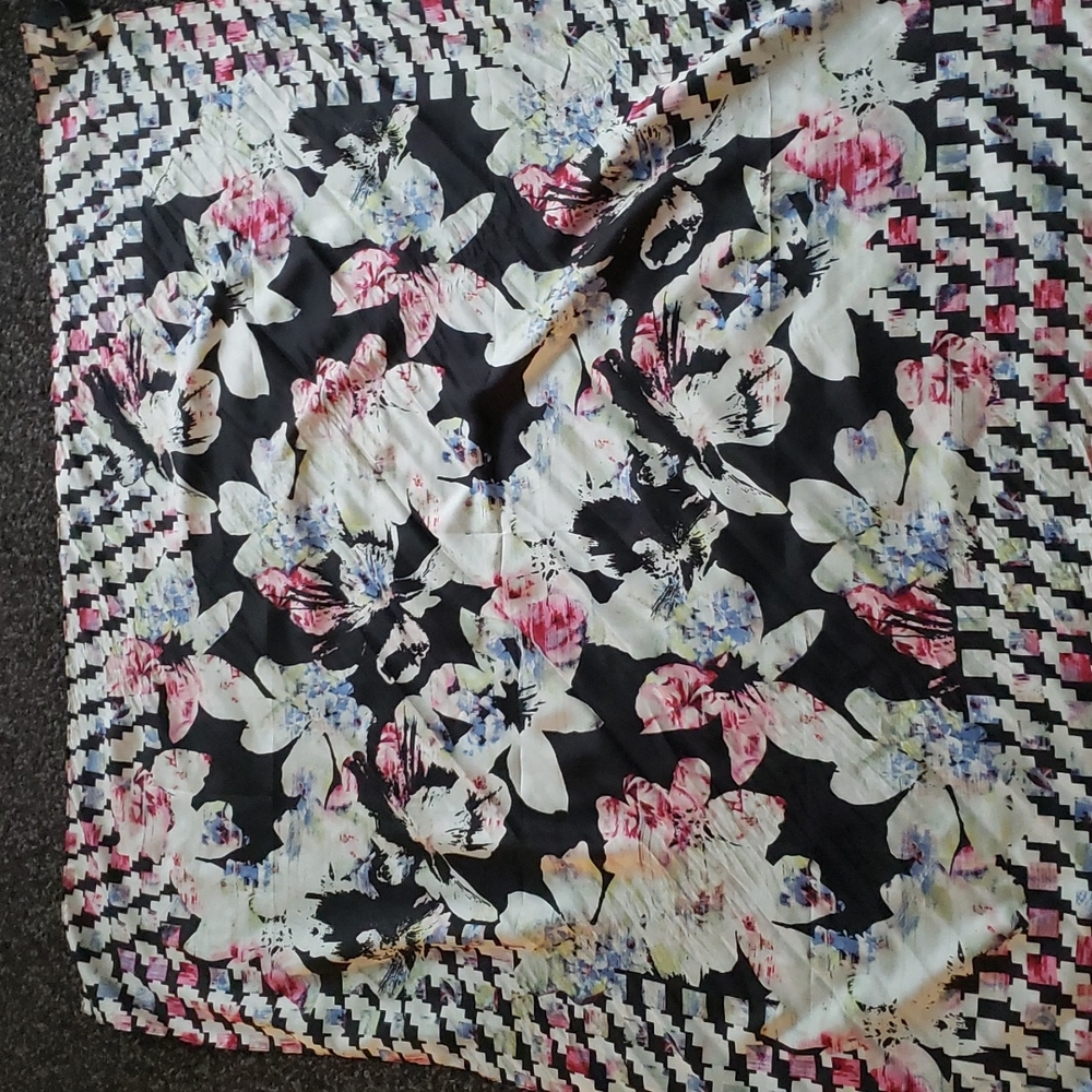 Exquisite silk scarf